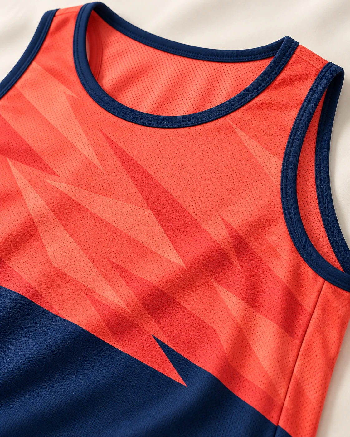 Sprint Running Singlet, neckline and garment detail